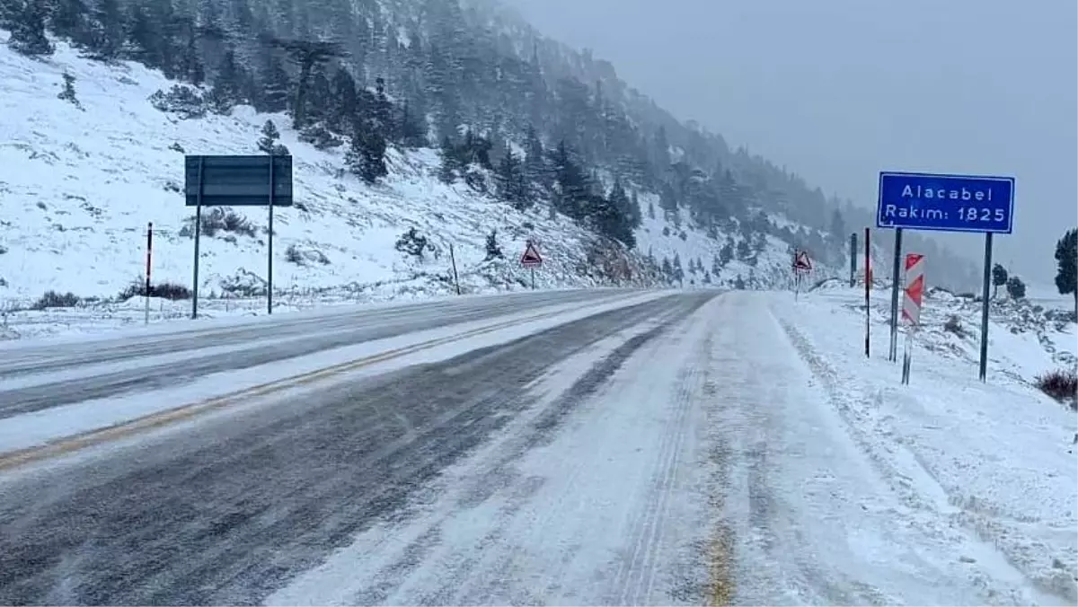 Antalya’da İlk Kar Yağdı